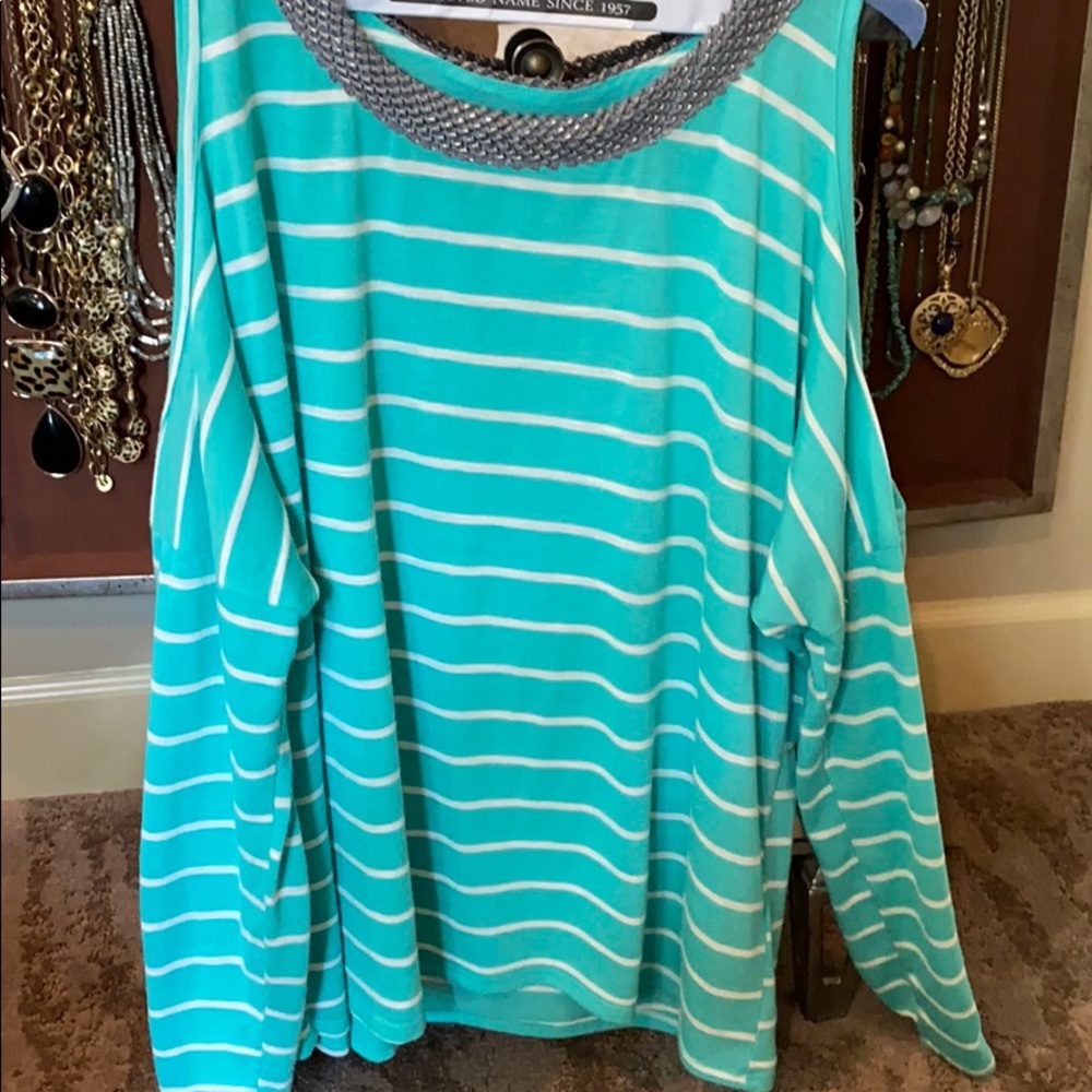 Mint green and white peek a boo shoulder t shirt.